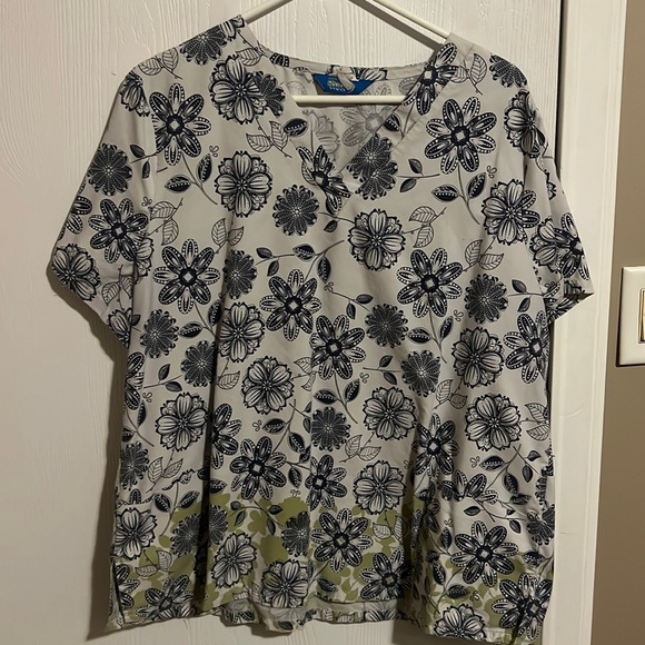 No longer wear scrubs. XL - Picture 1 of 2